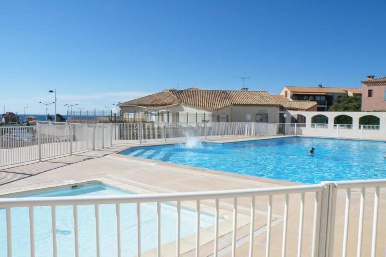 Face A La Dans Le Village De Sausset-les-Pins