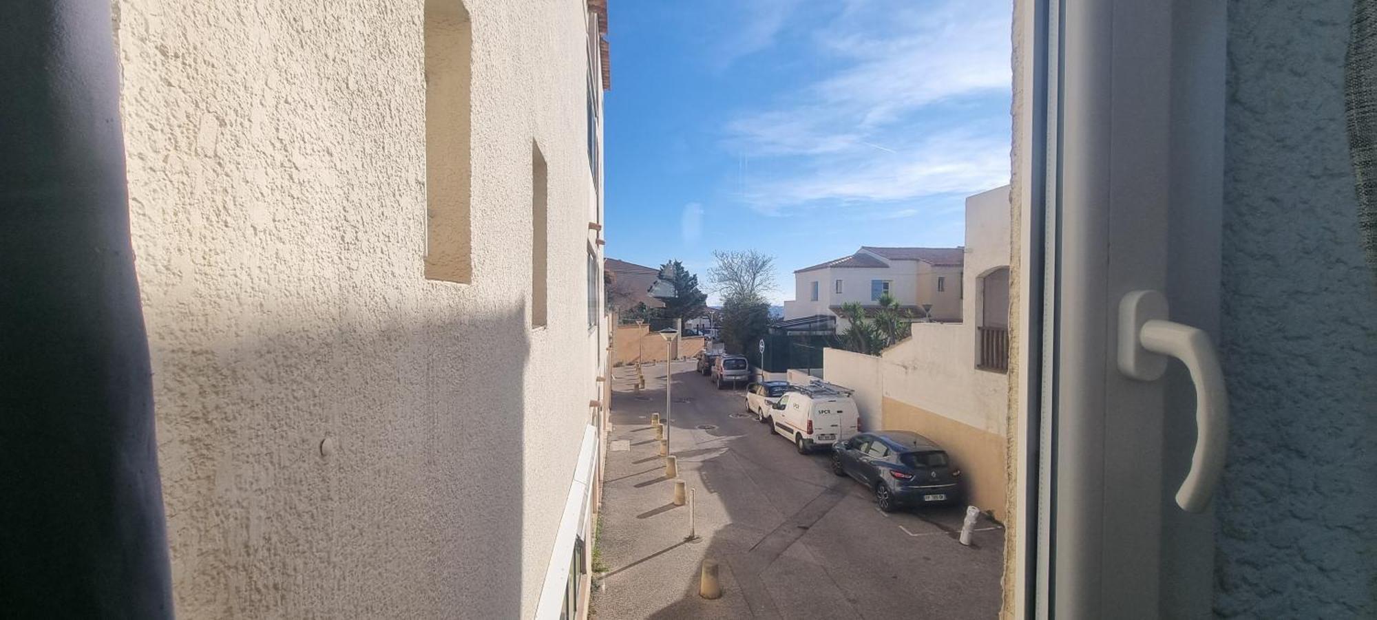 Face A La Dans Le Village De *